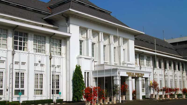 6 Universitas Terbaik di Surabaya Dengan Fasilitas Lengkap Di 2025